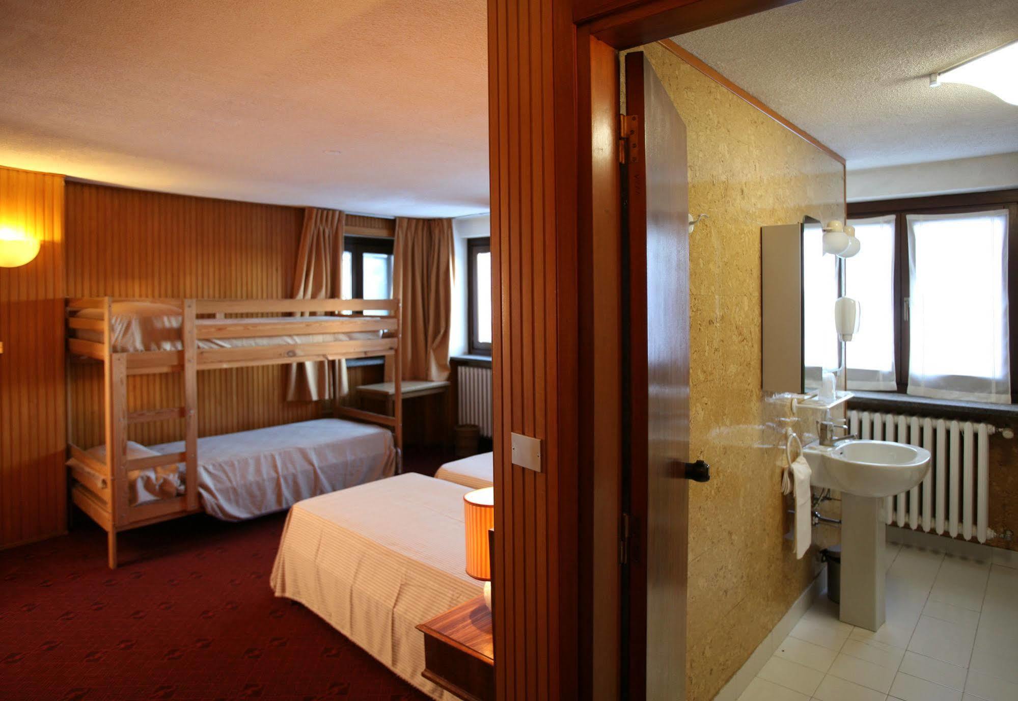 Hotel Lo Stambecco Breuil-Cervinia Exteriör bild