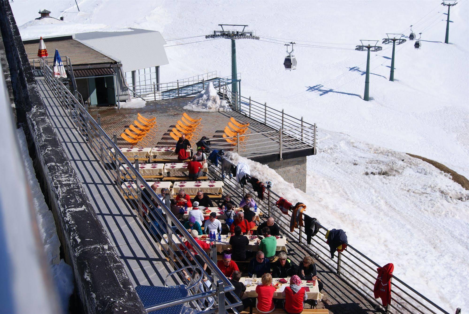 Hotel Lo Stambecco Breuil-Cervinia Exteriör bild