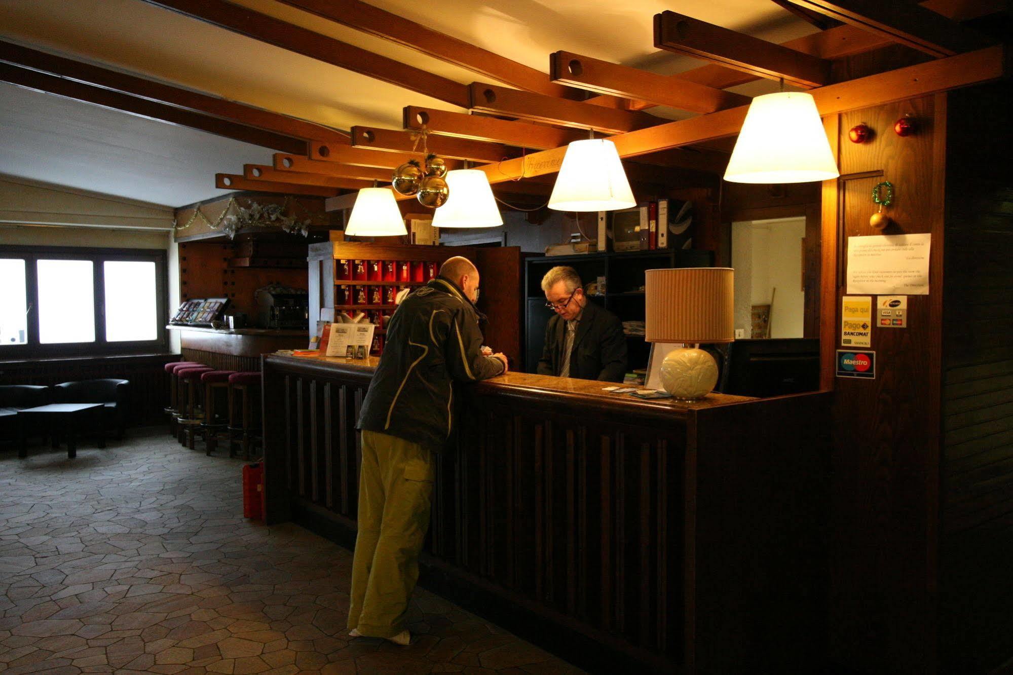 Hotel Lo Stambecco Breuil-Cervinia Exteriör bild