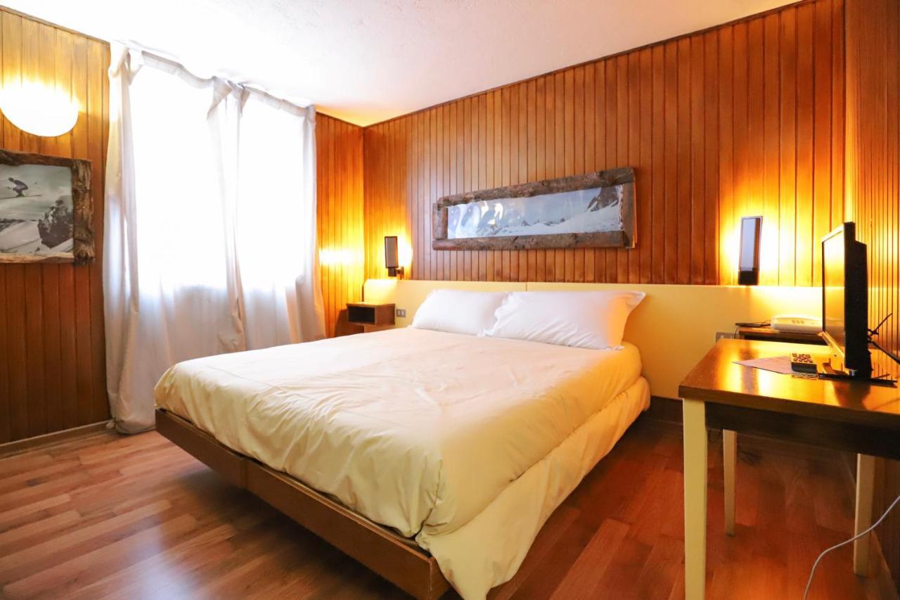 Hotel Lo Stambecco Breuil-Cervinia Exteriör bild